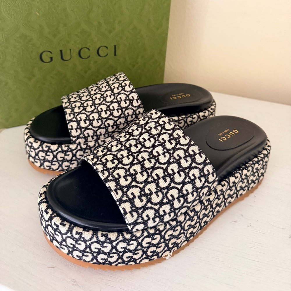 NEW Gucci Monogram Black and White Platform Sandals Size 39 $780